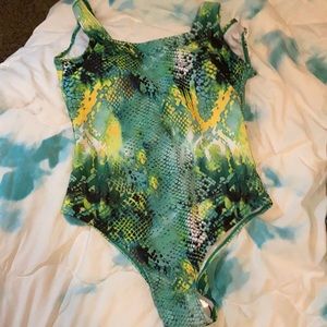 It’s a SHEIN bathing suit, size medium and yellow & green snakeskin print!